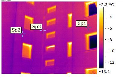 S. Konarskio g. 10 termovaizdis: pažymėtos trys vietos su minimalia šilumos pralaida per sienas.